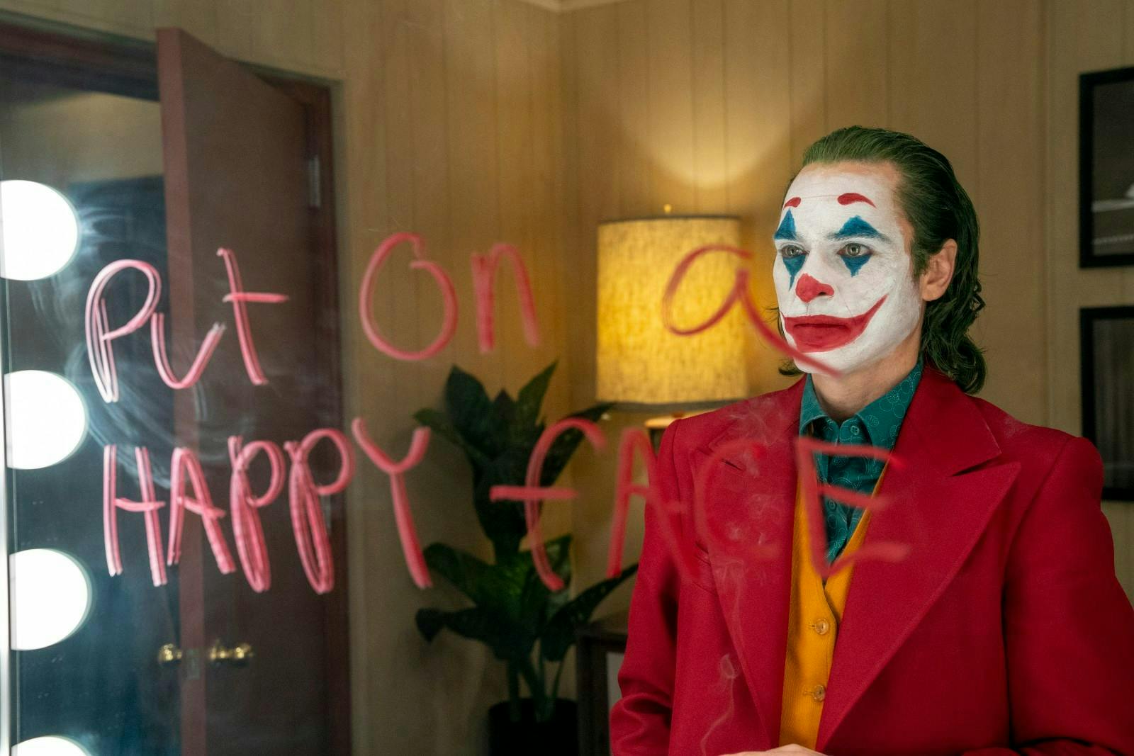 arthur fleck/joker-joaquin phoenix performer person human clown