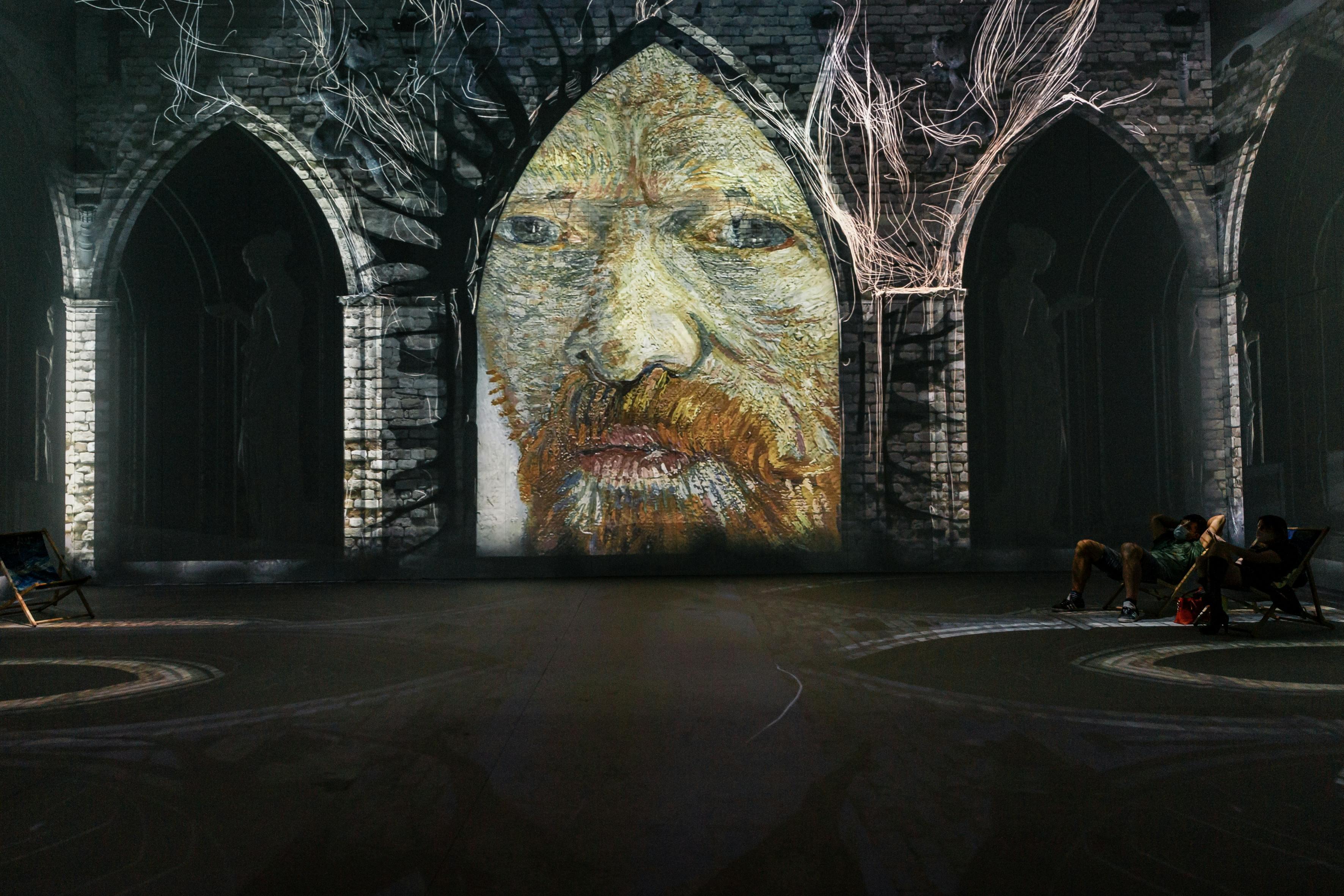 antwerpen debby expo mapping peter shg van gogh exp. waagnatie © steven hendrix person human wall