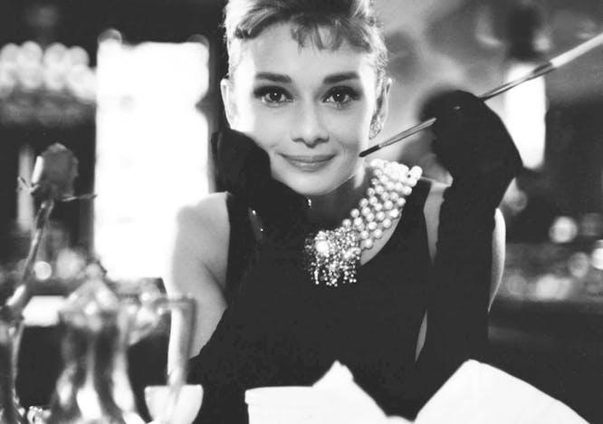 one person:cb2 actress:cb1 film still:cb1 audrey hepburn:cb3 person human bar counter pub