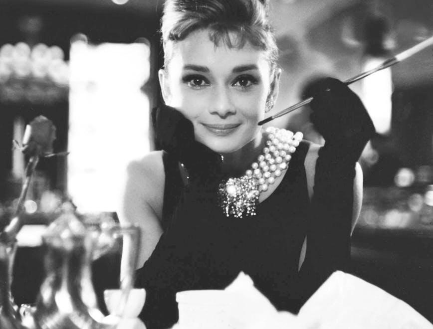 one person:cb2 actress:cb1 film still:cb1 audrey hepburn:cb3 person human bar counter pub