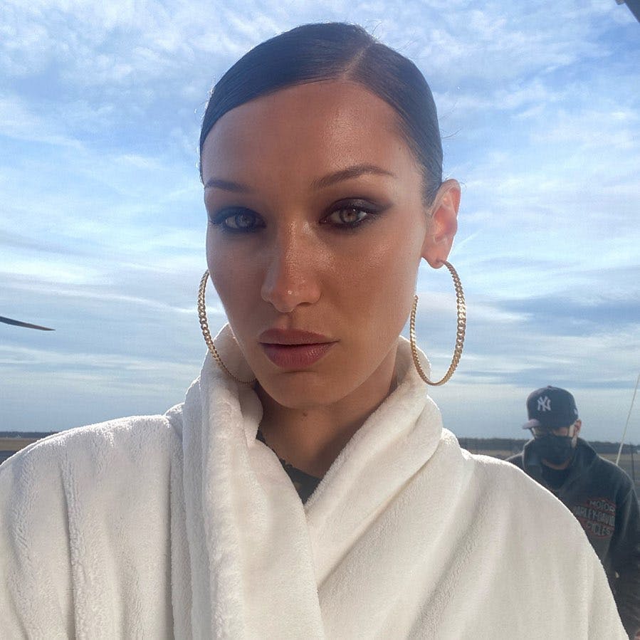 © Instagram @bellahadid