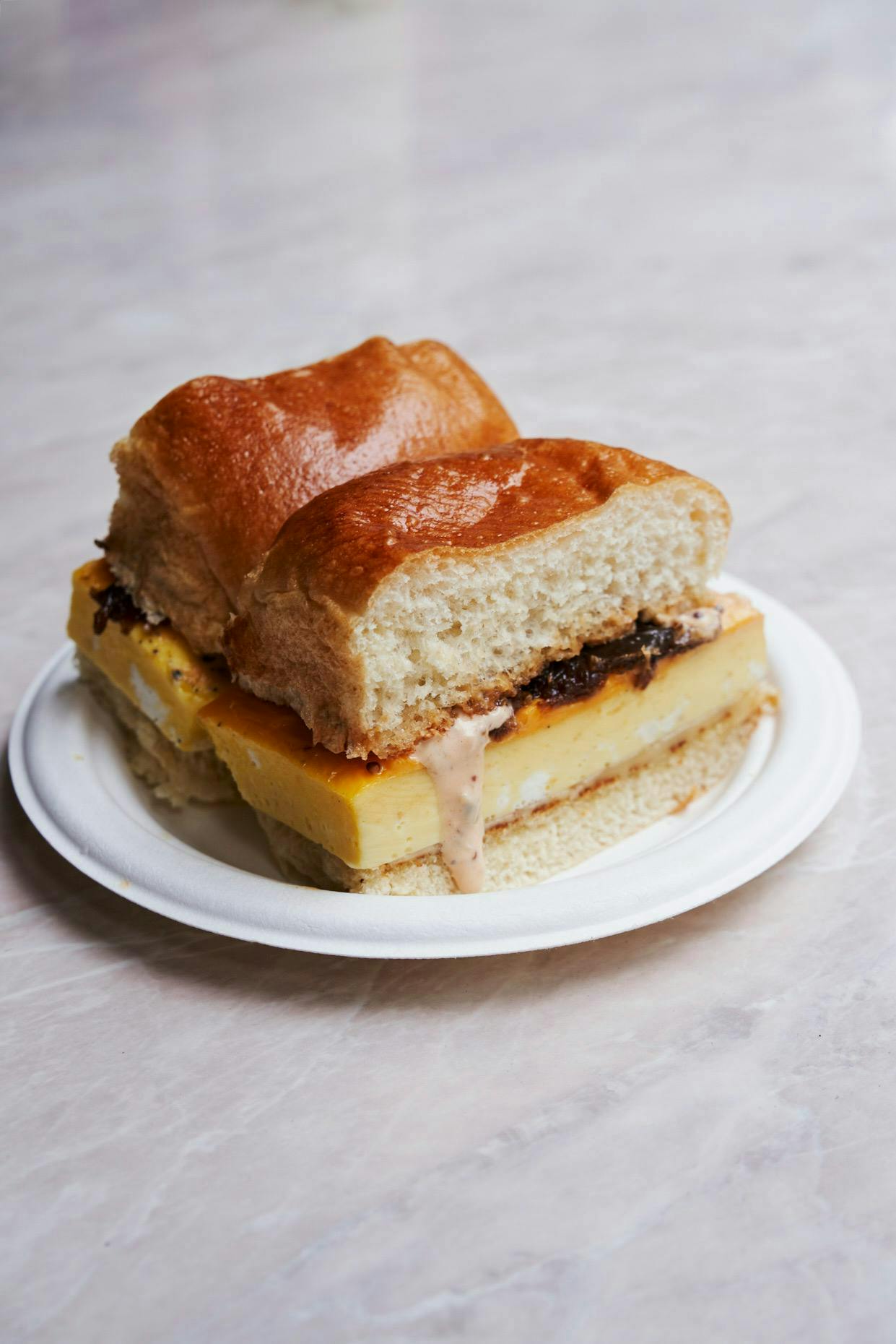 burger food bread bun plate