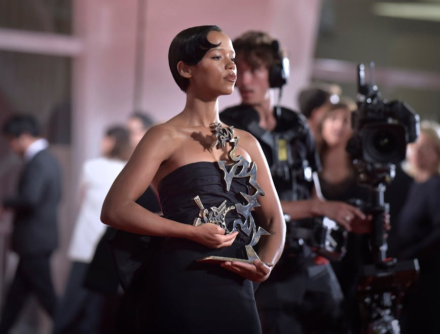 Taylor Russell, lauréate du prix Marcello Mastroianni 2022 pour les artistes émergents, à la Mostra de Venise 2022 © Getty Images.