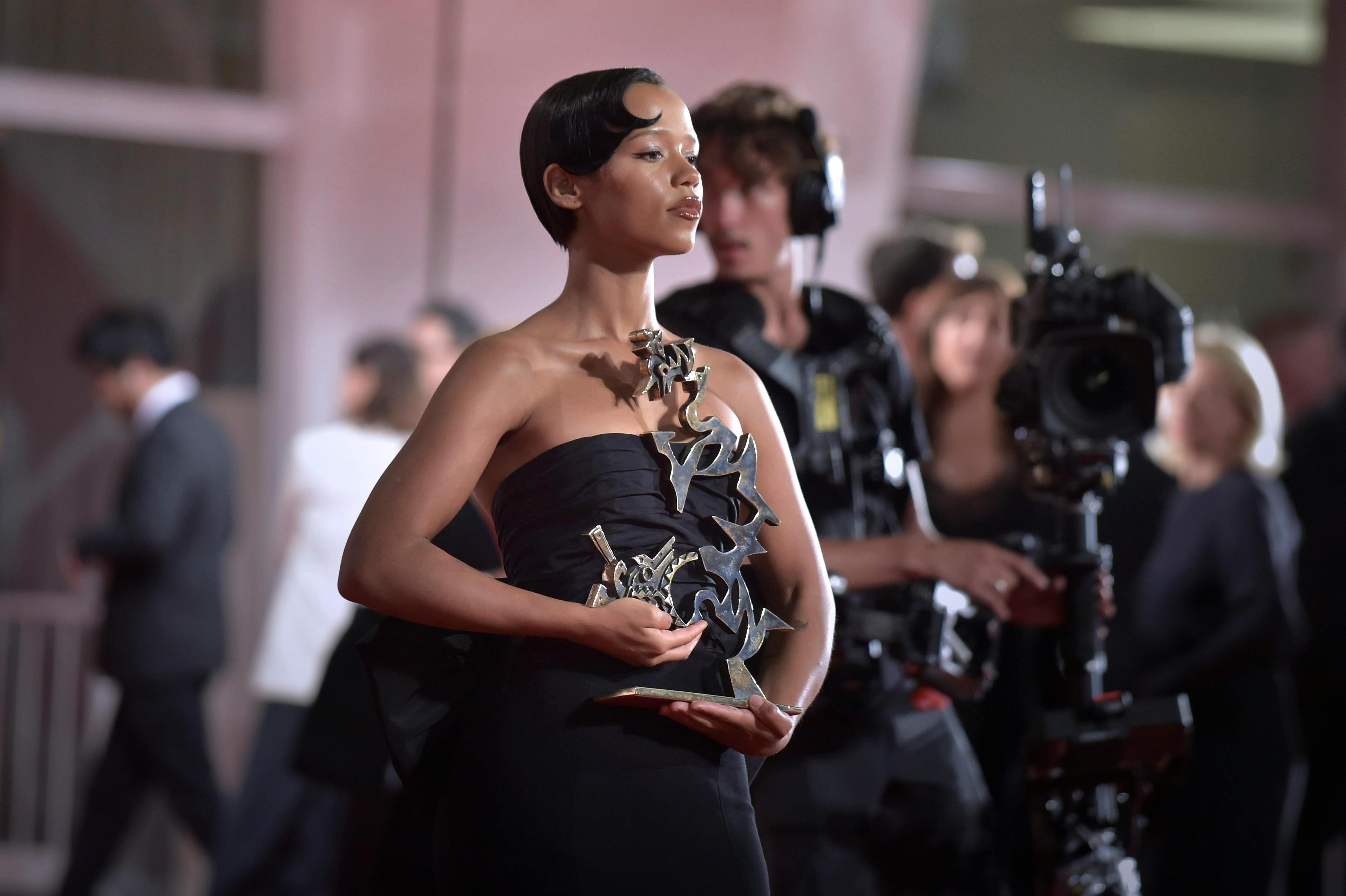 Taylor Russell, lauréate du prix Marcello Mastroianni 2022 pour les artistes émergents, à la Mostra de Venise 2022 © Getty Images.