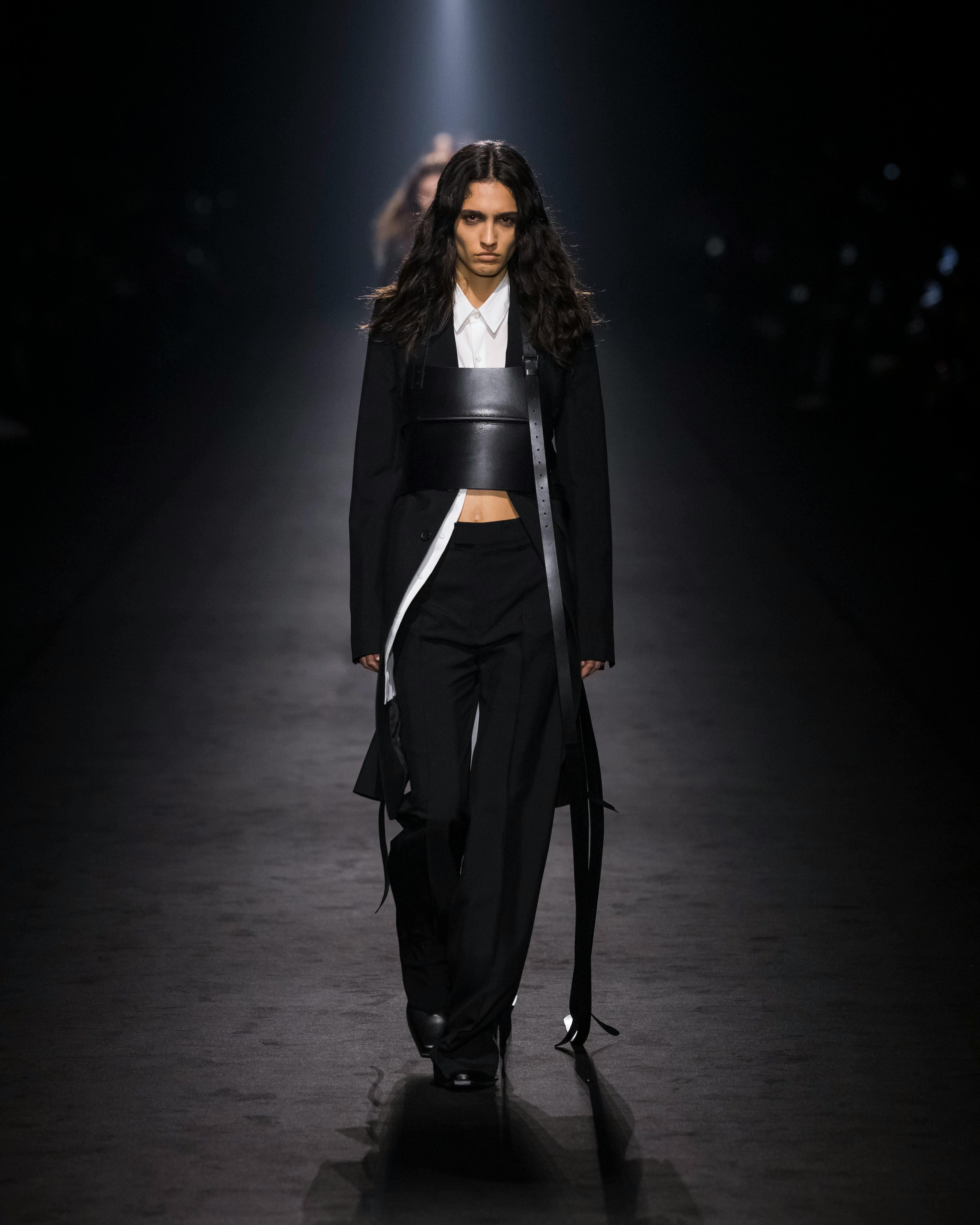 ann demeulemeester fashion show paris fashion week ready to wear fashion collection spring summer 2024 ss24 runway catwalk models paris fashion formal wear suit long sleeve coat adult female person woman