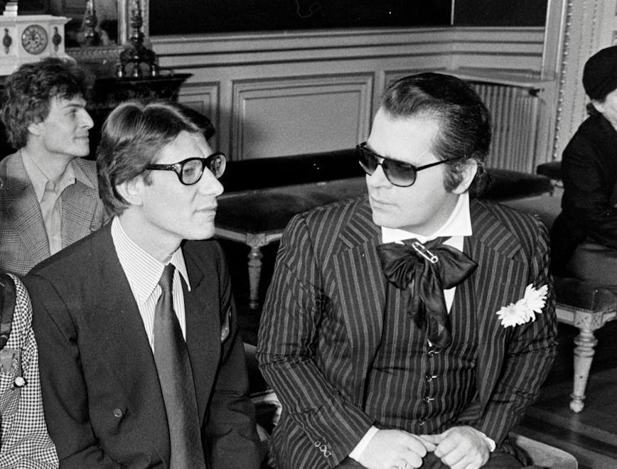 Yves Saint Laurent et Karl Lagerfeld. © Penske Media/Getty Images